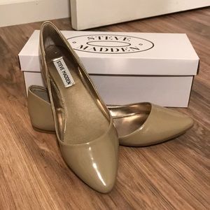 NWT Steve Madden nude pointy toe flats sz 8